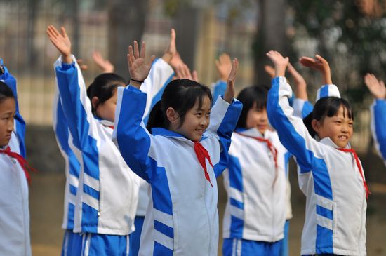 青青岛网友为即墨希望小学捐赠图书室