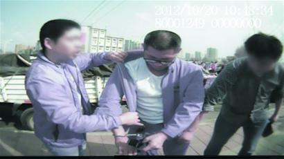 五旬男女勾结扒窃被捉 五旬男女勾结扒窃被捉