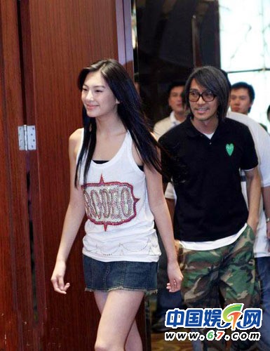 女星身材大起底 胸部时而丰满时而扁平似魔术