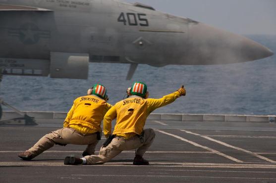 多艘美军战舰中国附近海域游弋 航母抵菲律宾