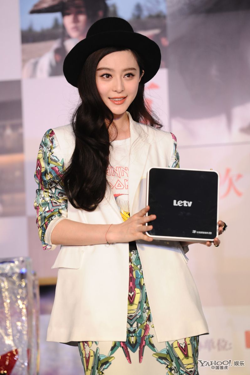 范冰冰翠绿丝袜配西装短裙 瀑布黑发搭黑色礼帽