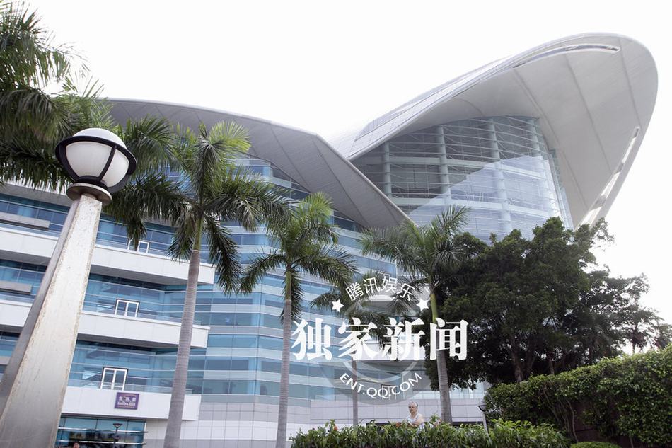 郭晶晶离京毫无“阔太”范 大婚将至霍启刚豪宅及婚礼现场曝光