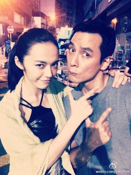 范冰冰挤眉弄眼李湘吻玩偶 女星装嫩卖萌有绝招