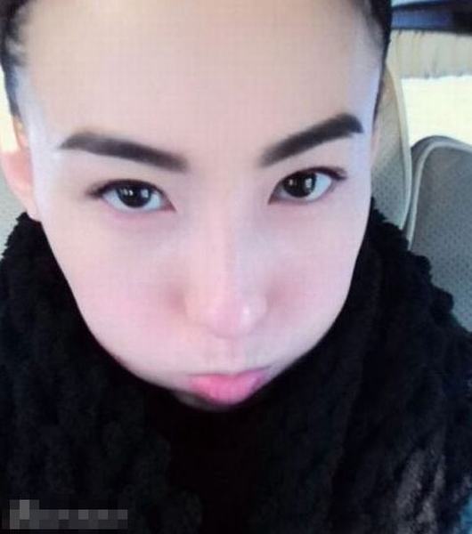 范冰冰挤眉弄眼李湘吻玩偶 女星装嫩卖萌有绝招