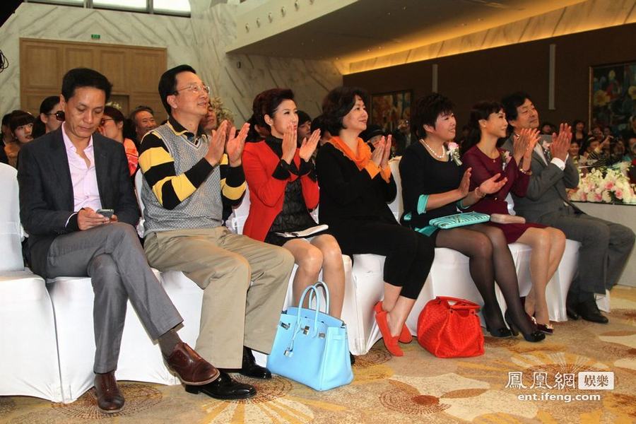 濮存昕25岁女儿濮方北京大婚 未进娱乐圈自己做老总