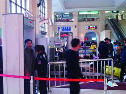 坐火车不能随身带菜刀剪子 坐火车不能随身带菜刀剪子