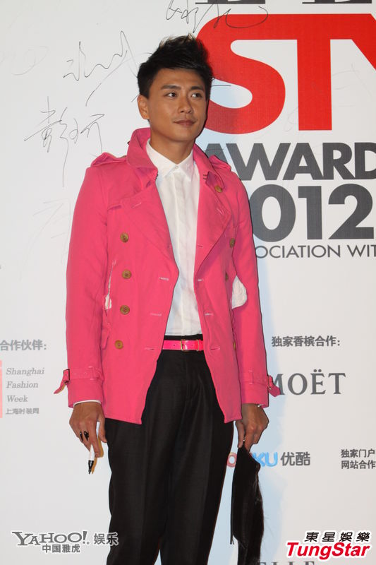 众女星时尚盛典斗艳 孙俪杨幂白裙保守关悦秀豪乳