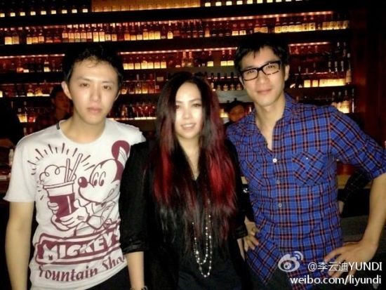 王力宏李云迪齐聚张惠妹酒吧 王力宏李云迪齐聚张惠妹酒吧