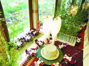 霍家南沙摆酒破例邀媒体采访 近百保安戒备