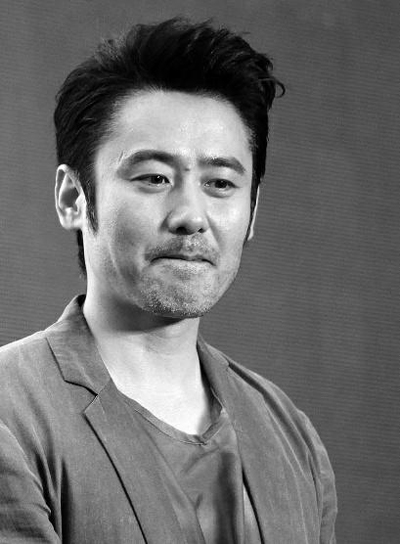 图揭明星与父母的关系 吴秀波母亲被送养老院难见儿子