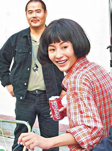 图揭明星与父母的关系 吴秀波母亲被送养老院难见儿子