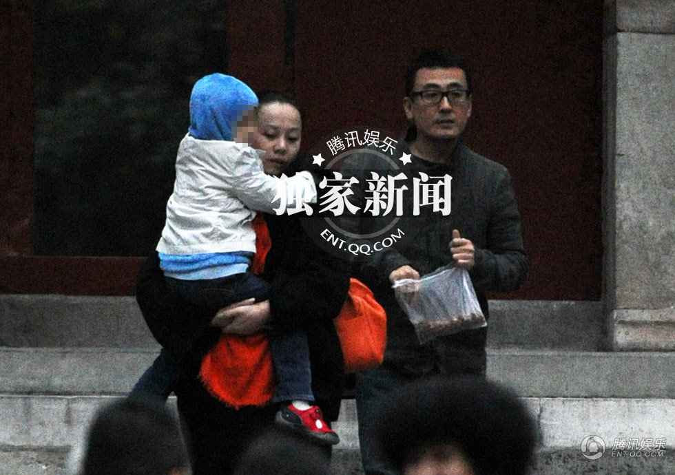 窦文涛与赵文卓两家出游 窦文涛四岁私生子疑曝光