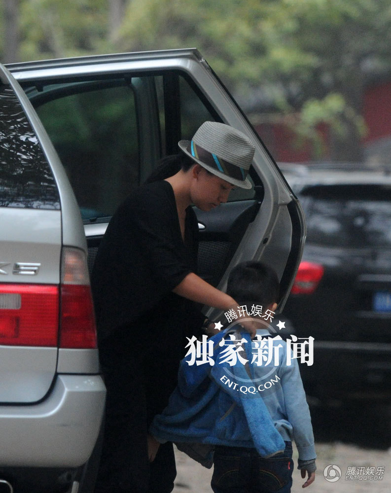 窦文涛与赵文卓两家出游 窦文涛四岁私生子疑曝光