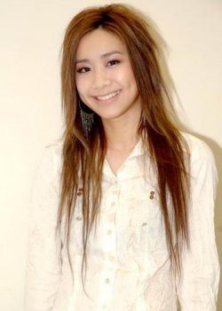 吴雨霏携邓丽欣中环狂欢 被老外搭讪怒目相对