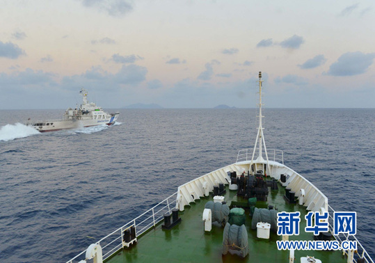 中国海监执法船钓鱼岛领海巡航 责令日船离开