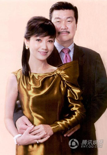 赵雅芝被老公搀扶恩爱亮相 破偷情遭家暴传闻