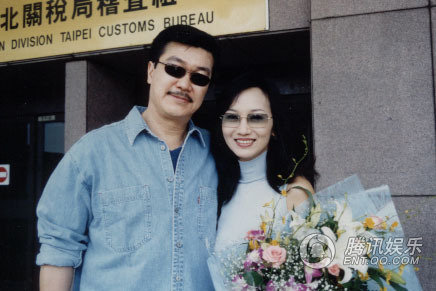 赵雅芝被老公搀扶恩爱亮相 破偷情遭家暴传闻