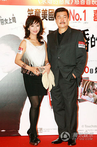 赵雅芝被老公搀扶恩爱亮相 破偷情遭家暴传闻