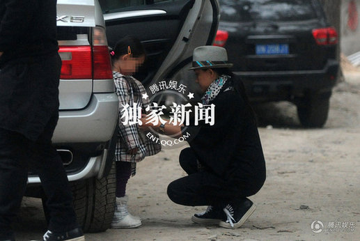 窦文涛与赵文卓两家出游 窦文涛四岁私生子疑曝光