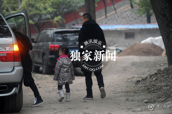窦文涛与赵文卓两家出游 窦文涛四岁私生子疑曝光