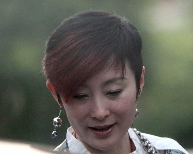 图揭被岁月糟蹋了的女星