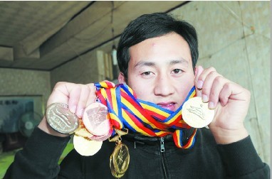 邹庆东，获得过8块金牌的自行车运动员