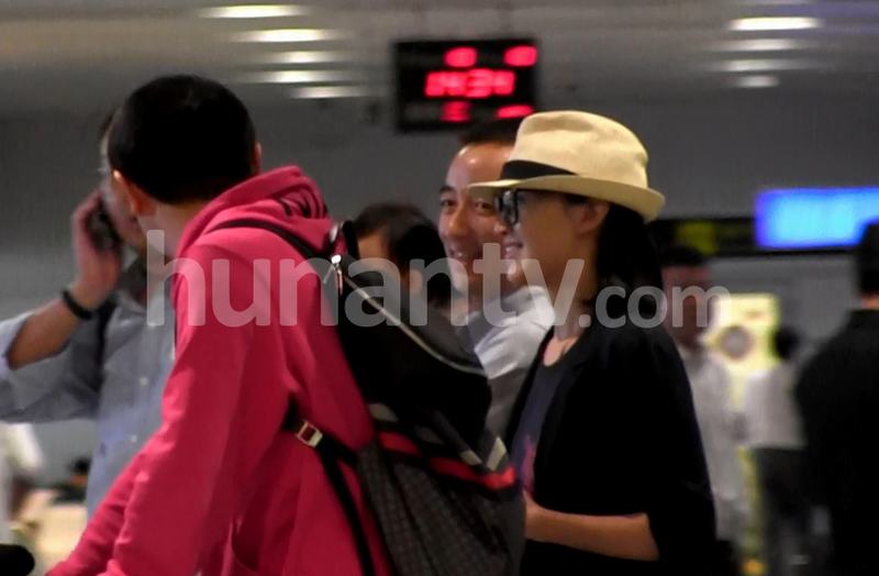 赵子琪一家回京 老公路金波抱爱女青橙曝光