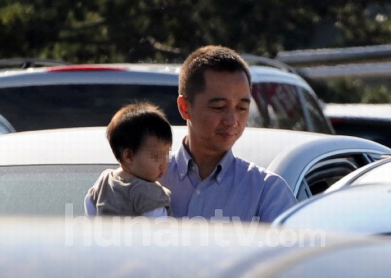 赵子琪一家回京 老公路金波抱爱女青橙曝光