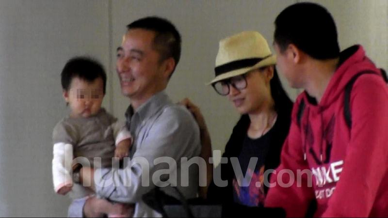 赵子琪一家回京 老公路金波抱爱女青橙曝光