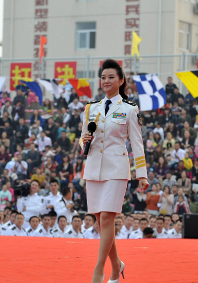 宋祖英戎装亮相献唱