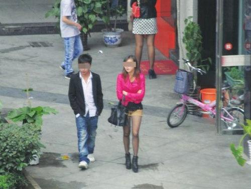 酒托女约见男网友 骗财现场被擒