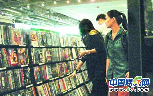 章子怡赴港豪掷50万买名表