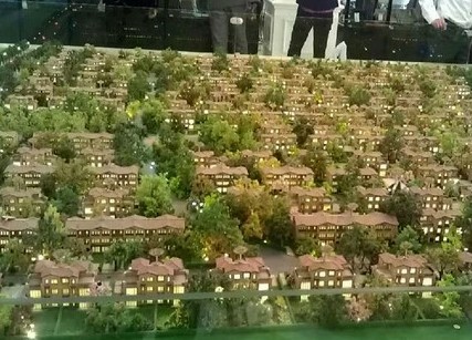 碧桂园凤凰城拥挤,楼间距小,