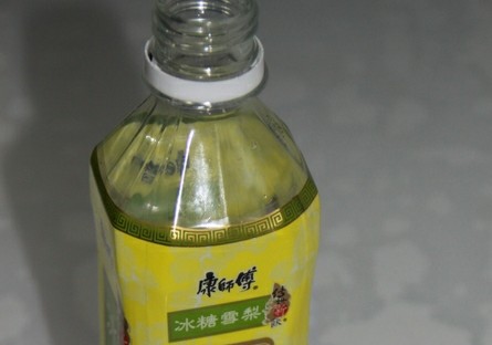 康师傅冰糖雪梨喝出黑虫 长须分明腿脚完整