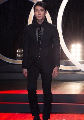 吴尊笑谈炎亚纶整容撞脸