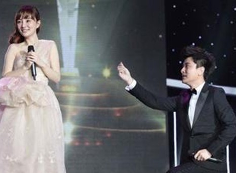 明星另类求婚：谢霆锋荒岛逼婚 彭坦骑白马感动春晓