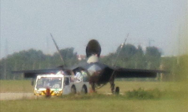 资料图：西方媒体转发的中国新隐形战机网络图片。