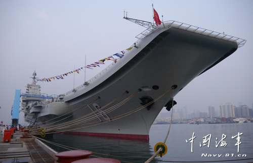 资料图：中国航母辽宁舰正式入列。