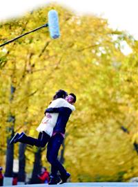 青岛正是赏秋好时节:山明水净夜来霜 数树深红出浅黄