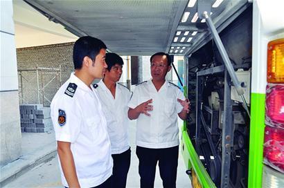 公交节油状元揭秘20年省油经：重在细节