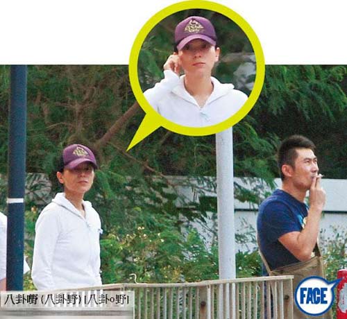 郭羡妮与老公朱少杰貌合神离 同行无言分头打车(图)