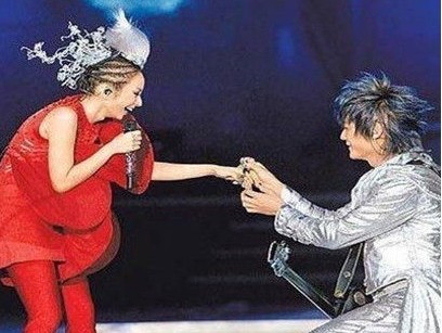 明星另类求婚：谢霆锋荒岛逼婚 彭坦骑白马感动春晓