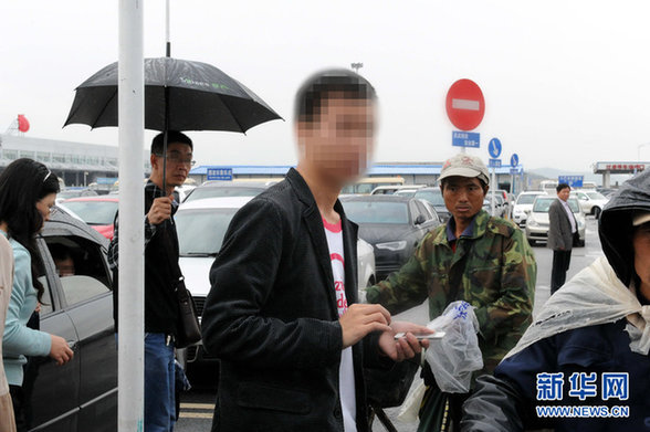 打拐志愿者扮买主成功诱捕人贩子