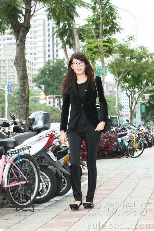 大S小S父亲病逝追悼会举行 汪小菲许雅钧到场悼念