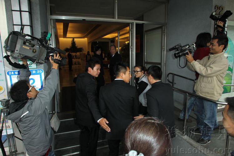 大S小S父亲病逝追悼会举行 汪小菲许雅钧到场悼念