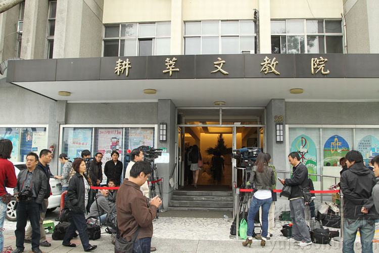 大S小S父亲病逝追悼会举行 汪小菲许雅钧到场悼念