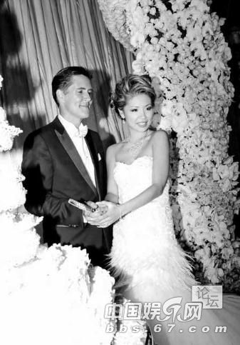 叶剑英孙女性感亮相 万里孙女万宝宝透视装争艳