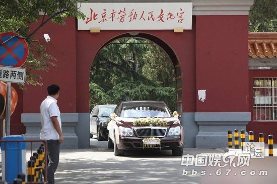 叶剑英孙女性感亮相 万里孙女万宝宝透视装争艳