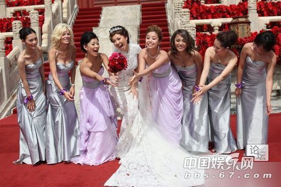 叶剑英孙女性感亮相 万里孙女万宝宝透视装争艳