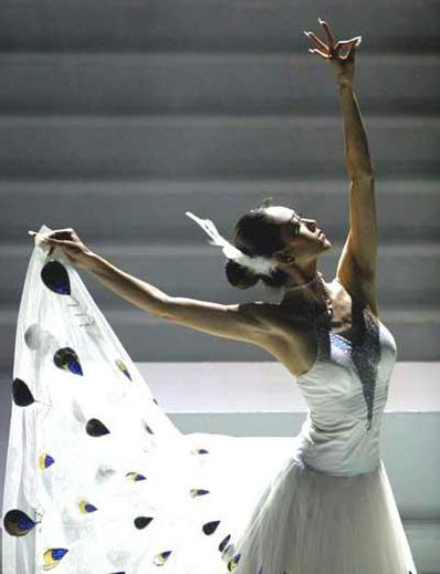 逆天生长的孔雀仙子杨丽萍 岁月太不公平了